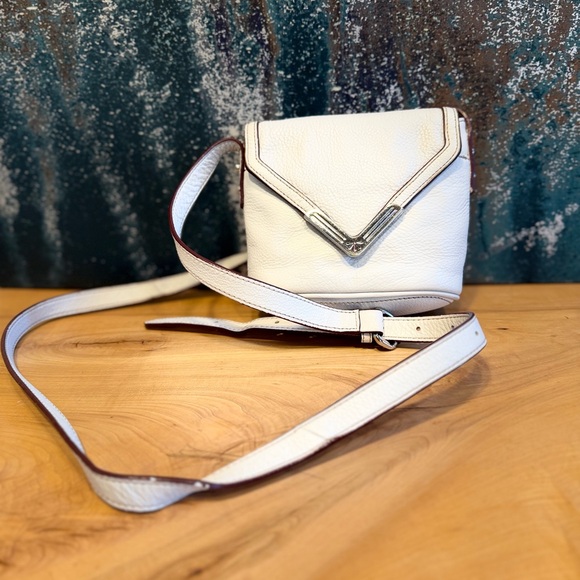 Isaac Mizrahi genuine leather white shoulder /crossbody purse. - Picture 4 of 13